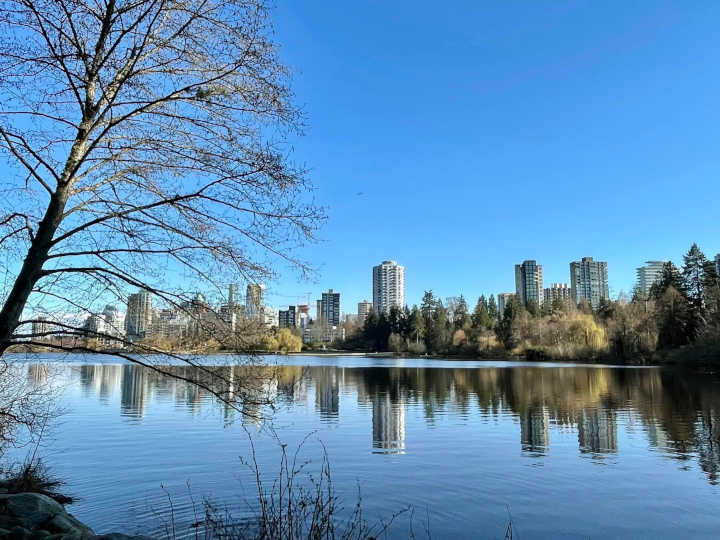 バンクーバーの Stanley Park から撮ったダウンタウンの写真